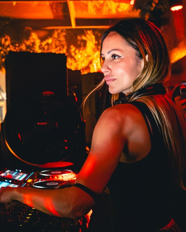 She Dropped Out of a Festival Because of This Flyer Detail—Fans Divided!