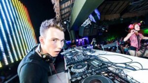 DJ Tom Swoon's Emotional Return to Music After Prison