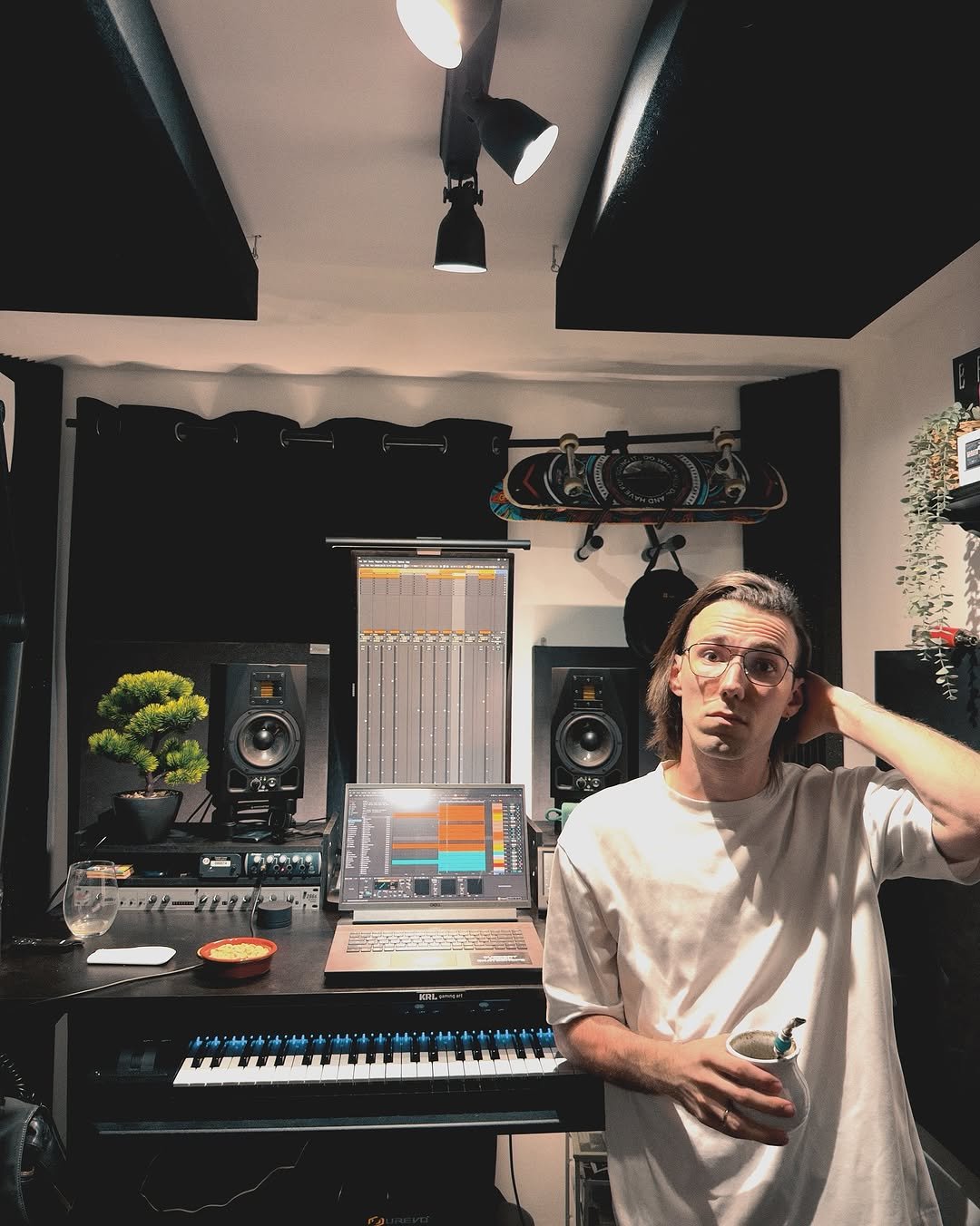 DJ Tom Swoon's Emotional Return to Music After Prison