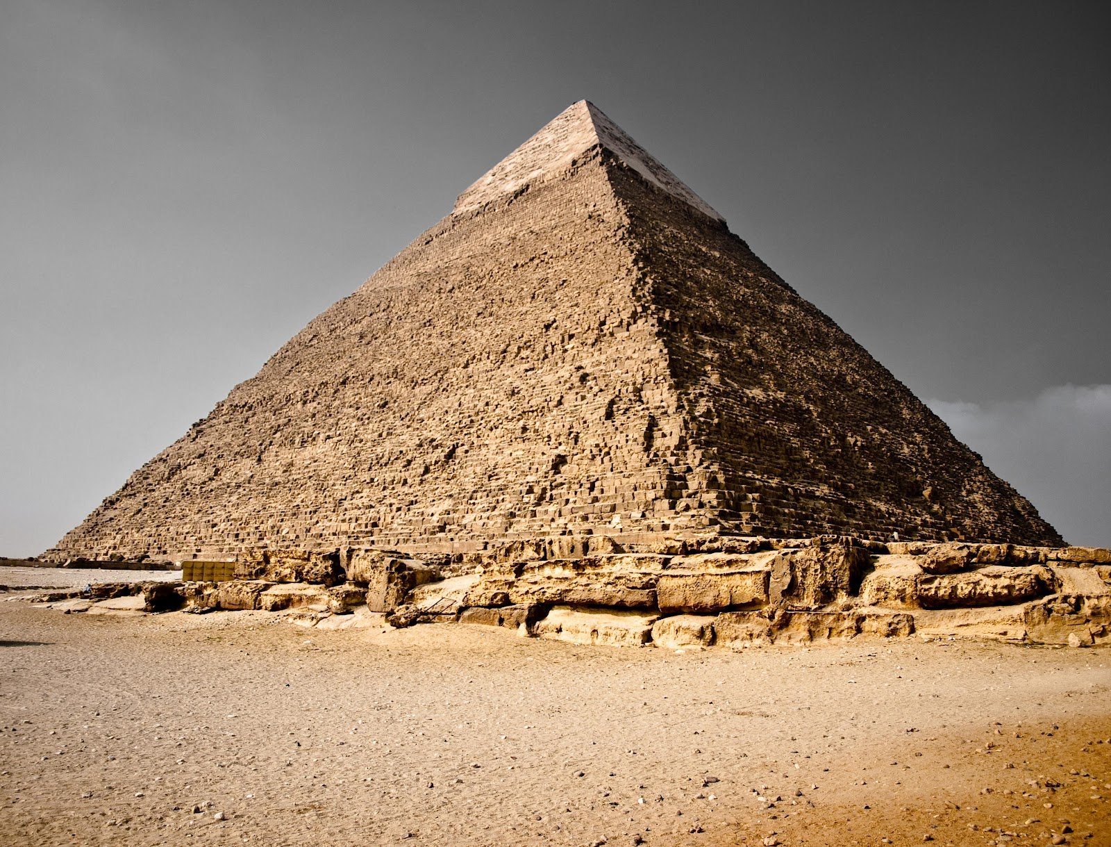 Egyptian Activists Say Raves Could Destroy the Pyramids — Here’s Why